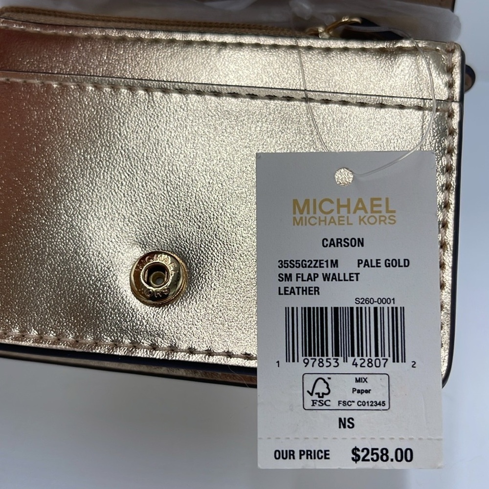 MICHAEL KORS
Carson Small Metallic Pebbled Leather Wallet
Pale Gold 
NWT - Picture 12 of 16